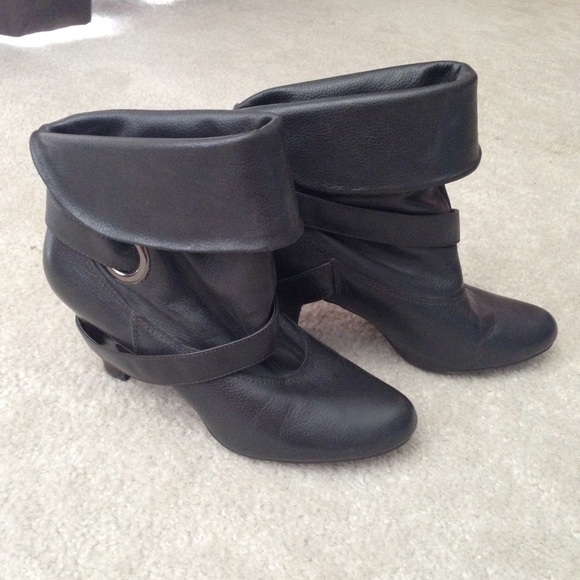 EUC - REPORT Kline Bootie Size 9.