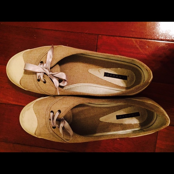 Theory flats