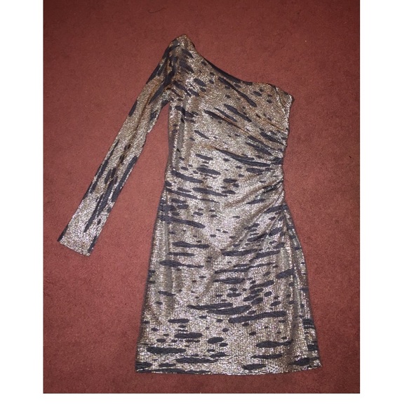 One sleeve dress