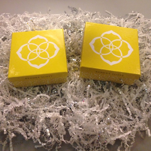 Kendra Scott boxes