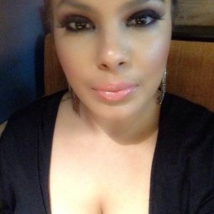 Meet your Posher, Adora