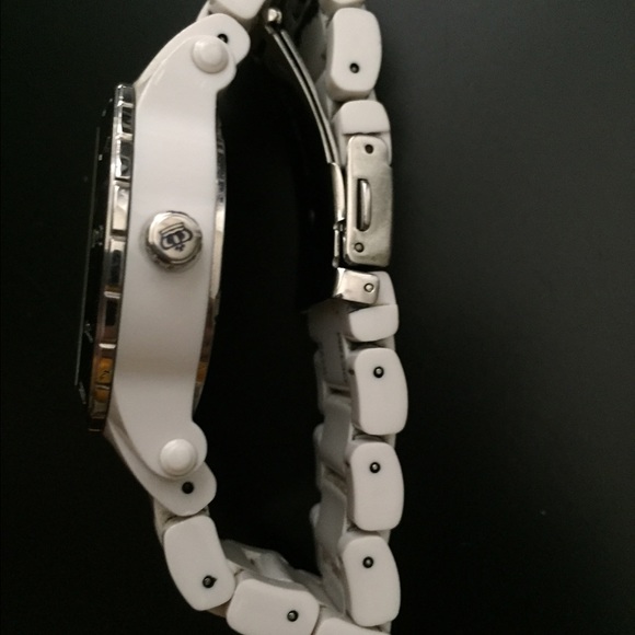 White watch - Picture 3 of 3