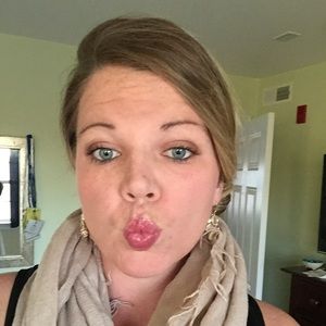 Meet your Posher, Sara