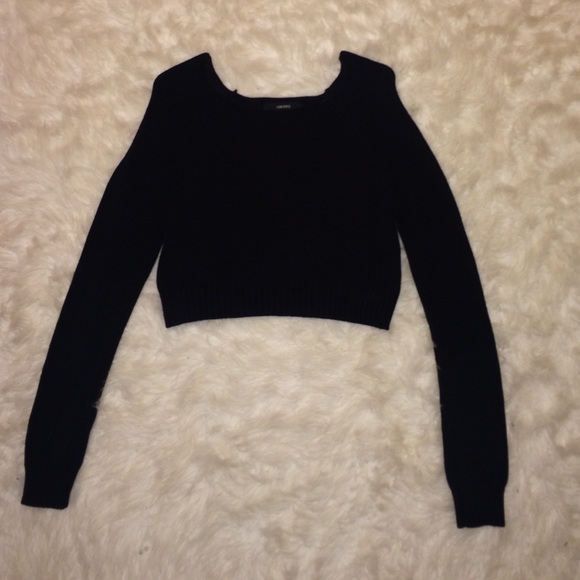 Semi-crop long-sleeve sweater