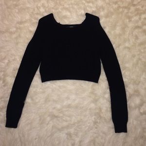 Semi-crop long-sleeve sweater
