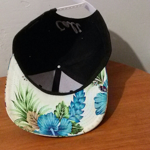 Hat - Picture 3 of 3