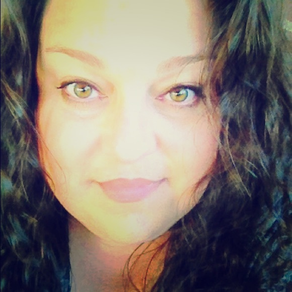 Meet your Posher, Stephanie - Picture 1 of 1