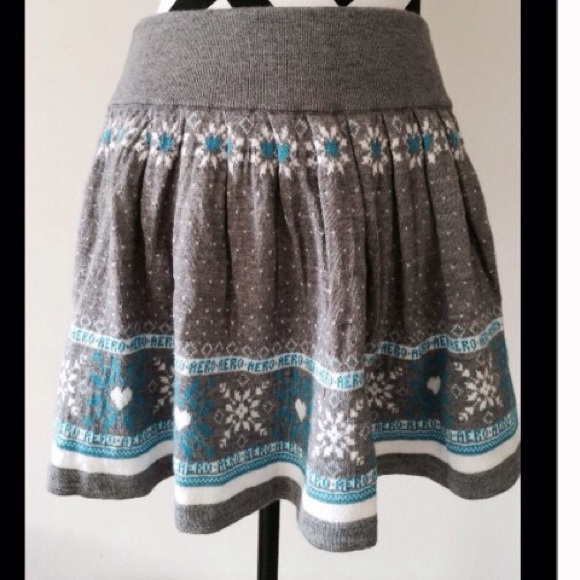 👀ISO👀 Aeropostale Snowflake Sweater Skirt Sz XL