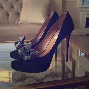Valentino bow studded pumps. Size 41. Black satin