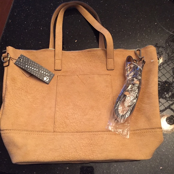 Street level Tote.