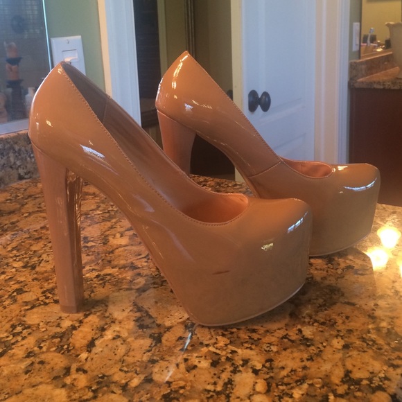 Bebe patent leather nude  pumps - Picture 2 of 8