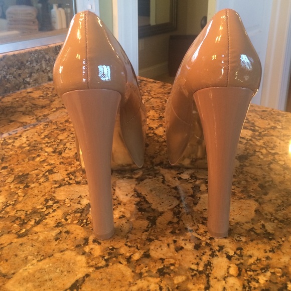 Bebe patent leather nude  pumps - Picture 3 of 8