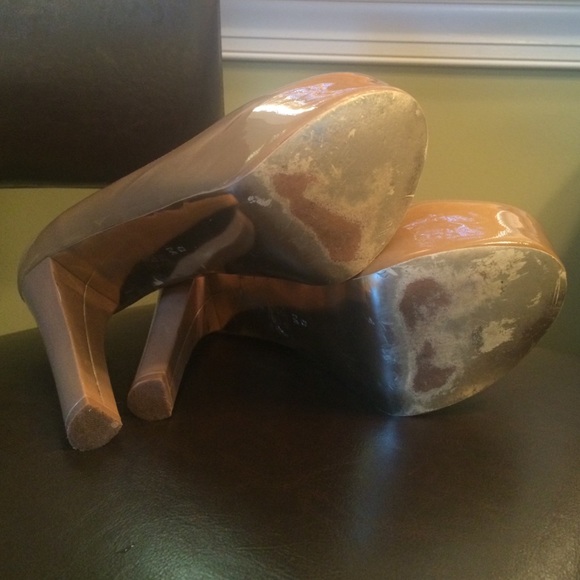 Bebe patent leather nude  pumps - Picture 4 of 8