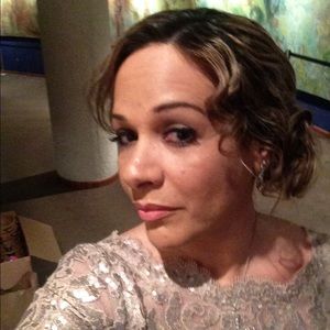 Meet your Posher, Estela