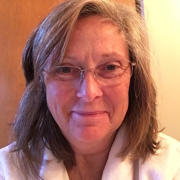 Meet your Posher, Debbie - Picture 1 of 1