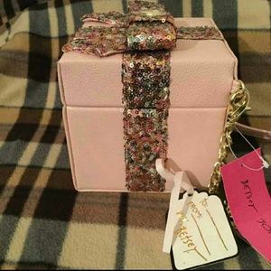 **SOLD**Betsey Johnson Crossbody "Giftbox" Purse!