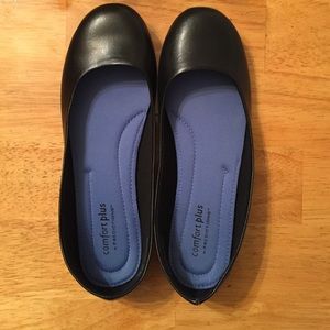 Comfortable black flats