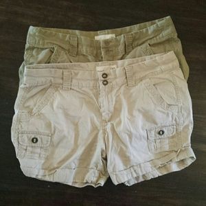 *BuNdLe* khaki and green cargo shorts