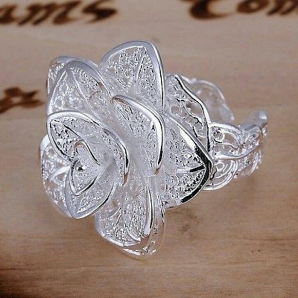 Jewelry - ❤NEW❤925 sterling silver 🌹flower ring❤