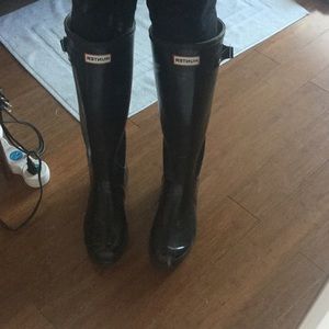 Black hunter boots
