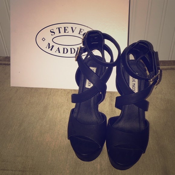 Steve Madden leather wedges