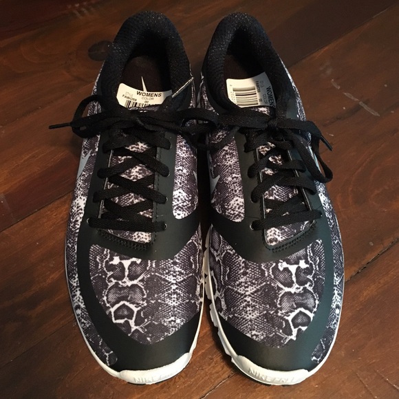 Nike Free 5.0 black SNAKESKIN print. Size 8.