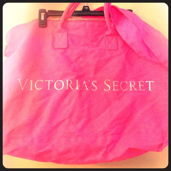 Victory Secret Pink Duffle Bag.