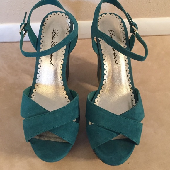 Teal green heels barely worn!