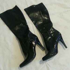 Black patent leather boots. Marc Fisher. Size 10m
