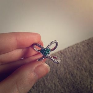 Judith Ripka beautiful green ring size 8