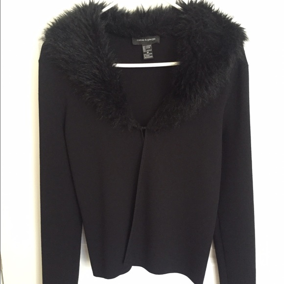 Black cardigan w fur collar