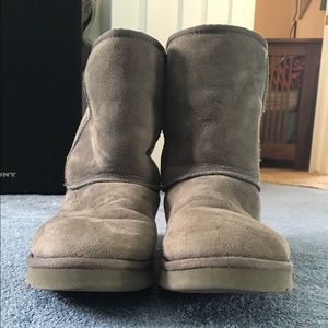 UGG Classic Short Boot - Gray