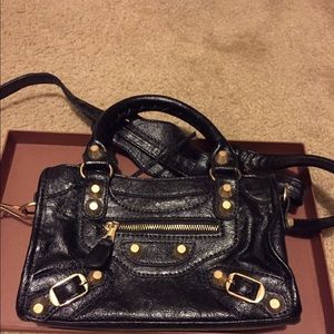 Cross body handbag, black with gold details