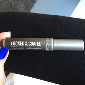 UD locked & loaded mascara layer