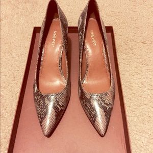 Nine West pumps snake skin