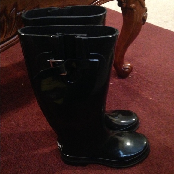 Black Rainboots!