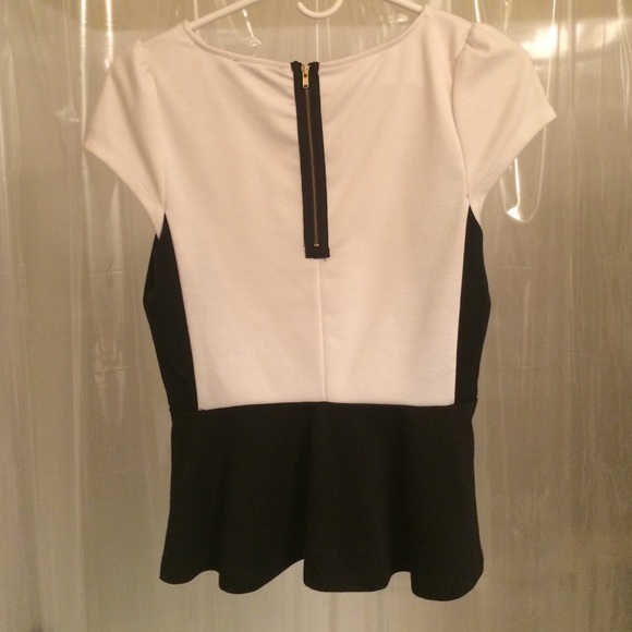 Black and white shirt from the limited - Picture 3 of 3