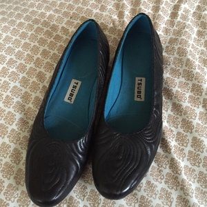 Black leather TSUBO shoes with gorgeous stitching