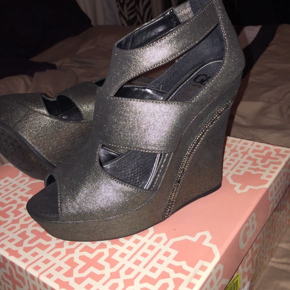 Sale 🎀Dressy Wedges size 8