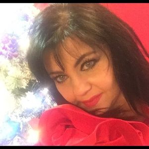 Meet your Posher, Elaina