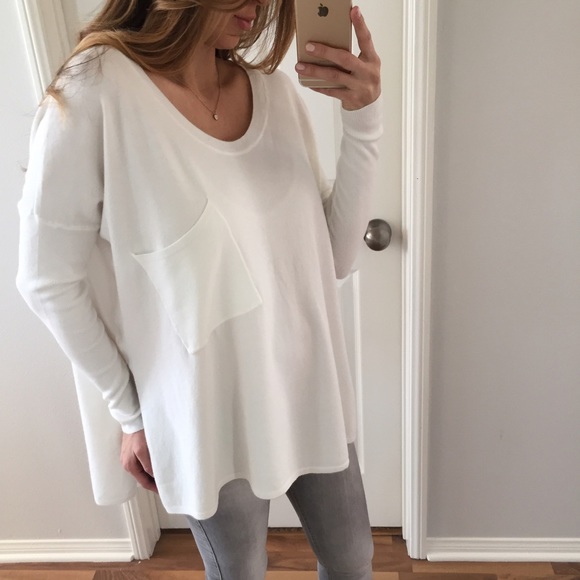 Sold • Off White Over-Sized Longsleeve Sweater - Picture 3 of 4