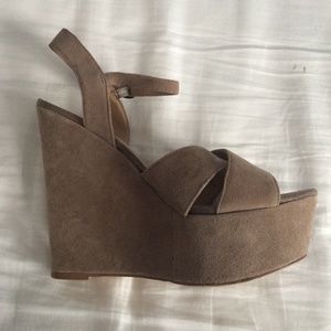 Tan suede Steve Madden platform wedges. Size 10