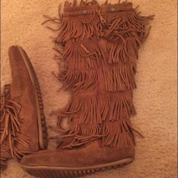 Minnetonka fringe boots - Picture 3 of 4
