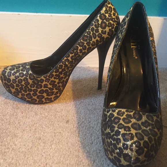 Sparkly, cheetah, pumps