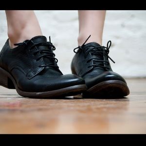 Frye Carson Oxford style