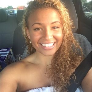 Meet your Posher, Danielle
