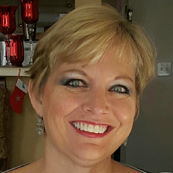 Meet your Posher, Deborah - Picture 1 of 1