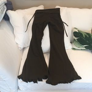 Kaiya Olive Green Flair Yoga