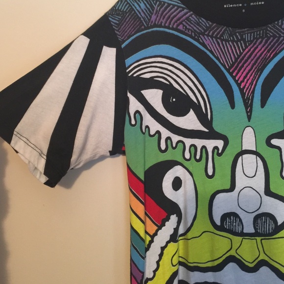 Graphic t-shirt - Picture 2 of 4