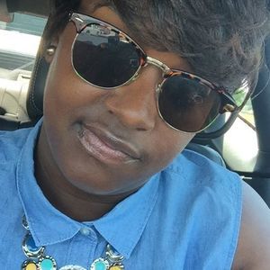 Meet your Posher, Alexis